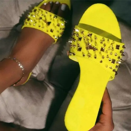 New Rivets Sandals Female Slides 2019 Women Spikes Shoes European and American fashion street slippers
New Rivets Sandals Female Slides 2019 Women Spikes Shoes European and American fashion street slippers
