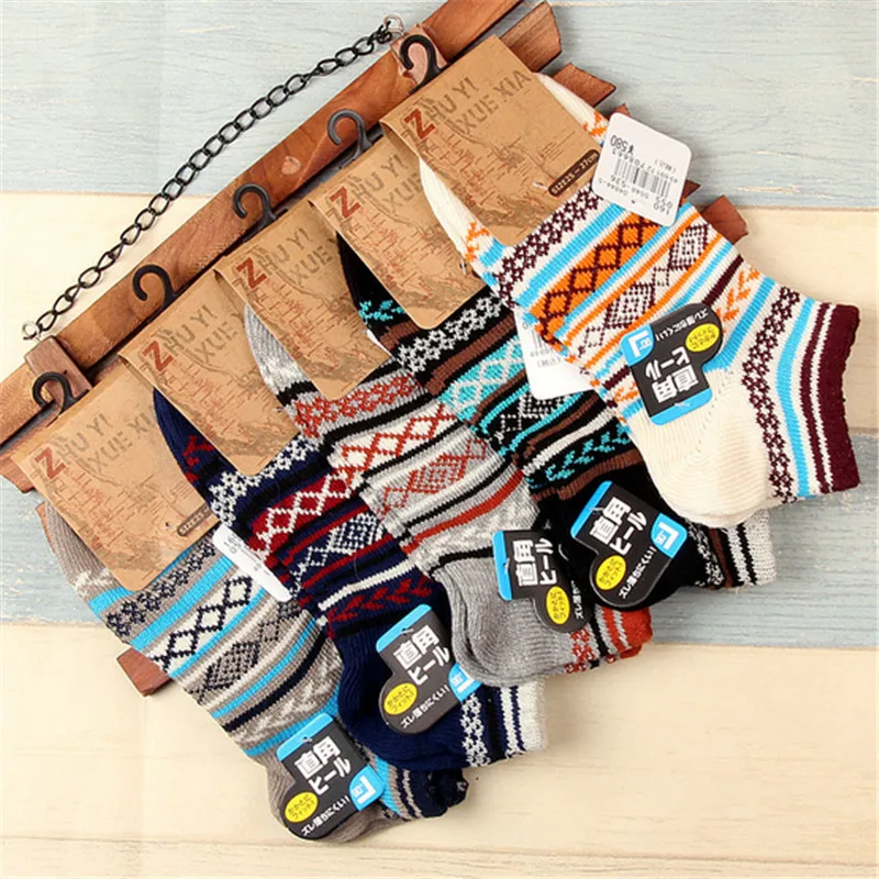 Hot sale!men socks cotton 5 pairs/lot spring summer and autumn colorful bold line sock male invisible short socks
Hot sale!men socks cotton 5 pairs/lot spring summer and autumn colorful bold line sock male invisible short socks