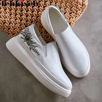 2019 cow leather round toe thick med bottom platform slip on loafers metal decoration concise style woman vulcanized shoes L2f8
2019 cow leather round toe thick med bottom platform slip on loafers metal decoration concise style woman vulcanized shoes L2f8