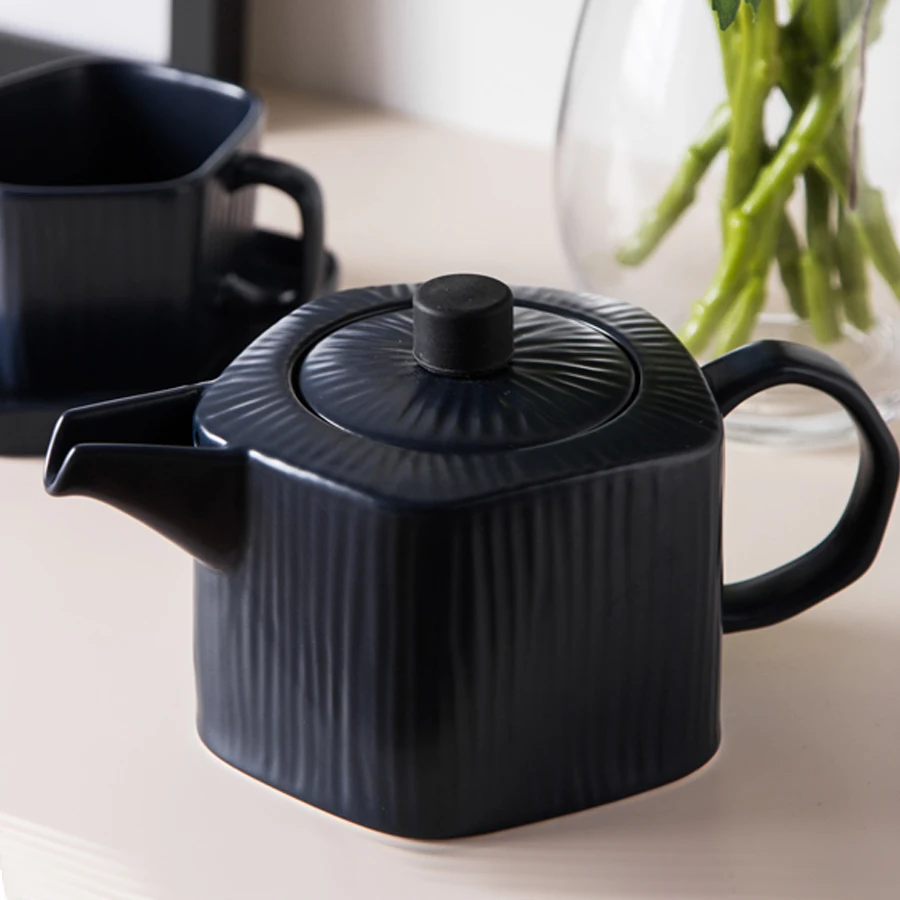 MUZITY Ceramic Teapot North-Europe Style Teapots Special Design Pigmented Coffeepot With Strainer Elegant Tea Pot Set 800ML
MUZITY Ceramic Teapot North-Europe Style Teapots Special Design Pigmented Coffeepot With Strainer Elegant Tea Pot Set 800ML