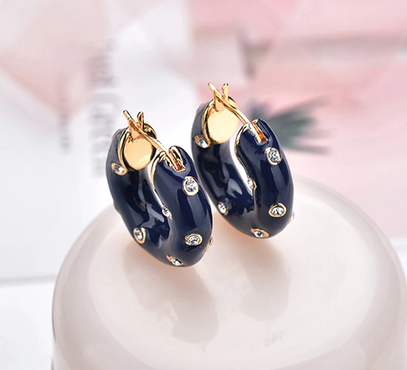Top Quality New Fashion Red Blue Enamel Glaze Vintage Style Buckle Hoop Earrings For Women Best Gift Micro CZ Jewelry
Top Quality New Fashion Red Blue Enamel Glaze Vintage Style Buckle Hoop Earrings For Women Best Gift Micro CZ Jewelry