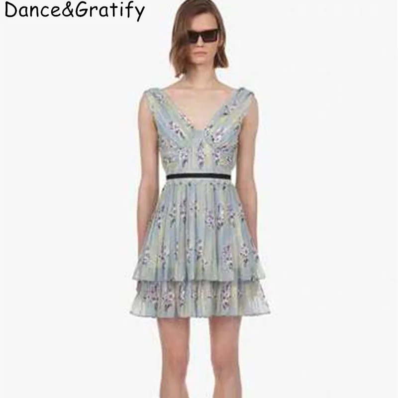 Summer 2019 Elegant Print Sleeveless Self Portrait Runway Dress For Women Deep V Neck High Waist Slim Chic Pleated Cake Dresses
Summer 2019 Elegant Print Sleeveless Self Portrait Runway Dress For Women Deep V Neck High Waist Slim Chic Pleated Cake Dresses