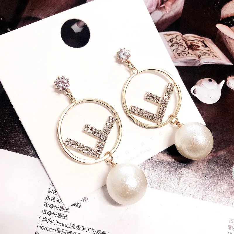 SHIFEEL 2019 New Fashion 925 Silver Pin Women's Jewelry Simple Rhinestone Letter F Big Pearl Drop Earrings Long Pendients
SHIFEEL 2019 New Fashion 925 Silver Pin Women's Jewelry Simple Rhinestone Letter F Big Pearl Drop Earrings Long Pendients