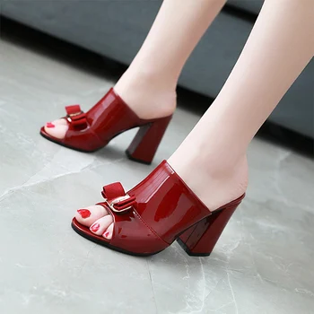 2018 New Summer Women Sandals With Sweet Bowtie Peep Toe Patent Leather Square High Heels Shoes Woman Casual Fashion Slippers
2018 New Summer Women Sandals With Sweet Bowtie Peep Toe Patent Leather Square High Heels Shoes Woman Casual Fashion Slippers