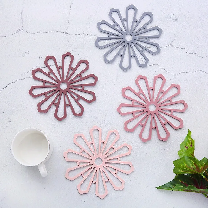 Flower Shape Coffee Coaster Soft PVC Placemat Pot Mat For Dining Table Heat Insulation Non-Slip Waterproof Placemat Table Decor
Flower Shape Coffee Coaster Soft PVC Placemat Pot Mat For Dining Table Heat Insulation Non-Slip Waterproof Placemat Table Decor