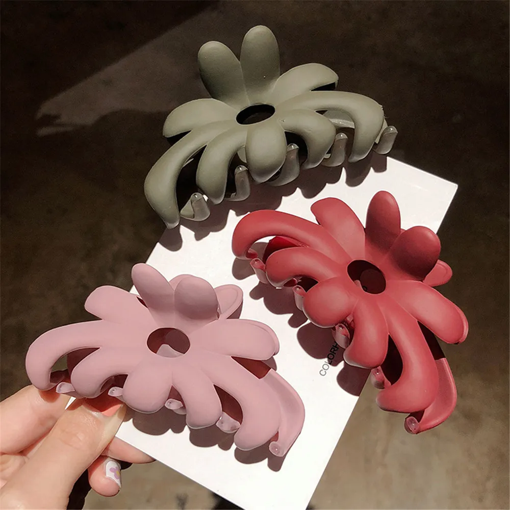 1PC Women Fashion Plastic Hairclips 8cm Acrylic Hair Crab Claws Flower Ponytail Washing Tool Headwear Hairpins Hair Accessories
1PC Women Fashion Plastic Hairclips 8cm Acrylic Hair Crab Claws Flower Ponytail Washing Tool Headwear Hairpins Hair Accessories
