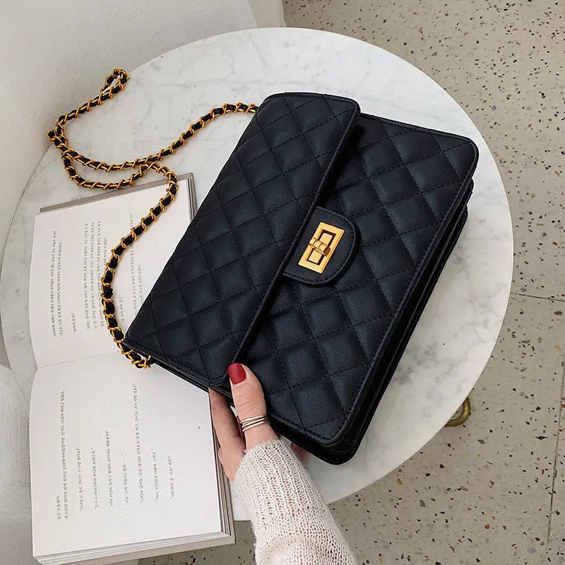 girl 2019 new Korean version Ling Ge embroidery fashion lock leisure chain with one shoulder slanting small square bag
girl 2019 new Korean version Ling Ge embroidery fashion lock leisure chain with one shoulder slanting small square bag