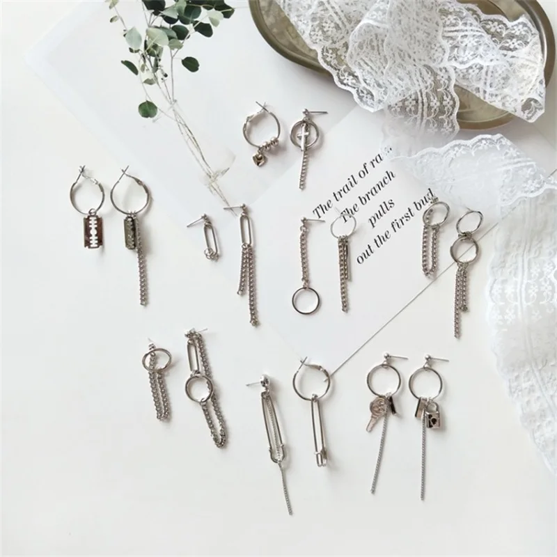 MINGQI Fashion metal sliver chain geometric earrings retro punk pin lock keys round asymmetric earrings for women female jewelry
MINGQI Fashion metal sliver chain geometric earrings retro punk pin lock keys round asymmetric earrings for women female jewelry