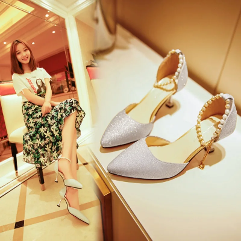 The spring of 2019 the new personality tassel pointed shallow mouth with women's shoes
The spring of 2019 the new personality tassel pointed shallow mouth with women's shoes