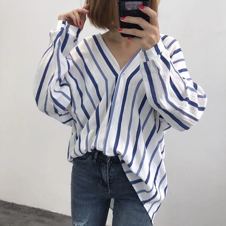2019 Spring New Arrival Korean Style Striped V Neck Ladies Tops Loose Batwing Shirt Full Sleeves Tops For Women Free Shipping
2019 Spring New Arrival Korean Style Striped V Neck Ladies Tops Loose Batwing Shirt Full Sleeves Tops For Women Free Shipping
