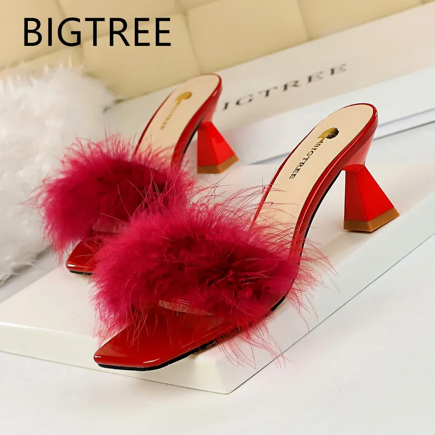 2019 Summer Fashion Women 6.5cm High Heels Mules Shales Low Heels Slides Female Kitten Fur Heels Fluffy Red Slippers Nude Shoes
2019 Summer Fashion Women 6.5cm High Heels Mules Shales Low Heels Slides Female Kitten Fur Heels Fluffy Red Slippers Nude Shoes