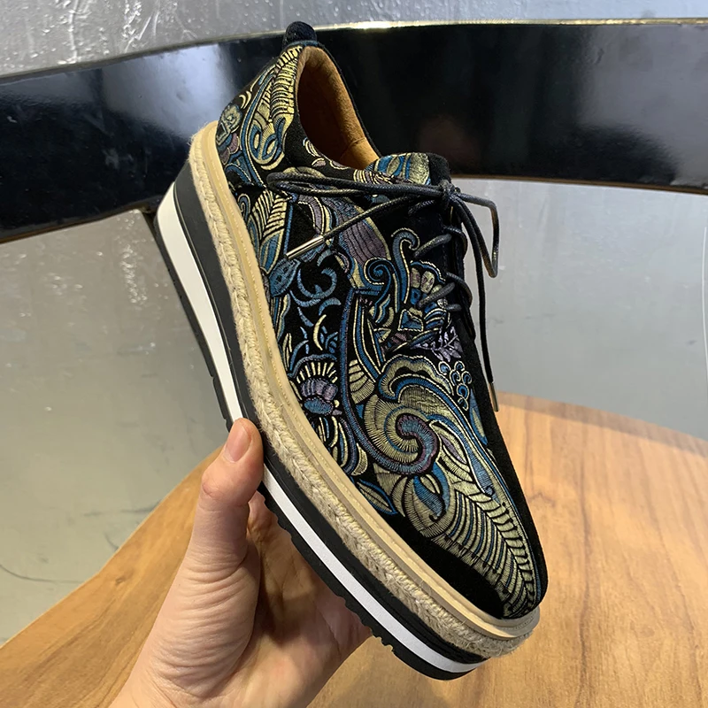 Women's leather single shoes square toe two-color stitching Sheep suede embroidery totem ladies pumps Girls must have spring
Women's leather single shoes square toe two-color stitching Sheep suede embroidery totem ladies pumps Girls must have spring