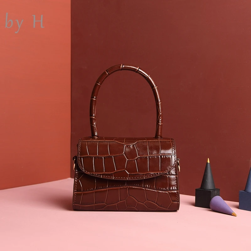 by H 2019 embossed alligator mini flap totes women vintage 90's style party bag ladies genuine leather crocodlie square bag
by H 2019 embossed alligator mini flap totes women vintage 90's style party bag ladies genuine leather crocodlie square bag