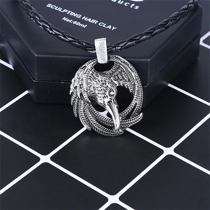 Viking Raven Pendant Necklace Vintage Norway Odin Crow Necklace Fashion Tide Men and Women Jewelry
Viking Raven Pendant Necklace Vintage Norway Odin Crow Necklace Fashion Tide Men and Women Jewelry