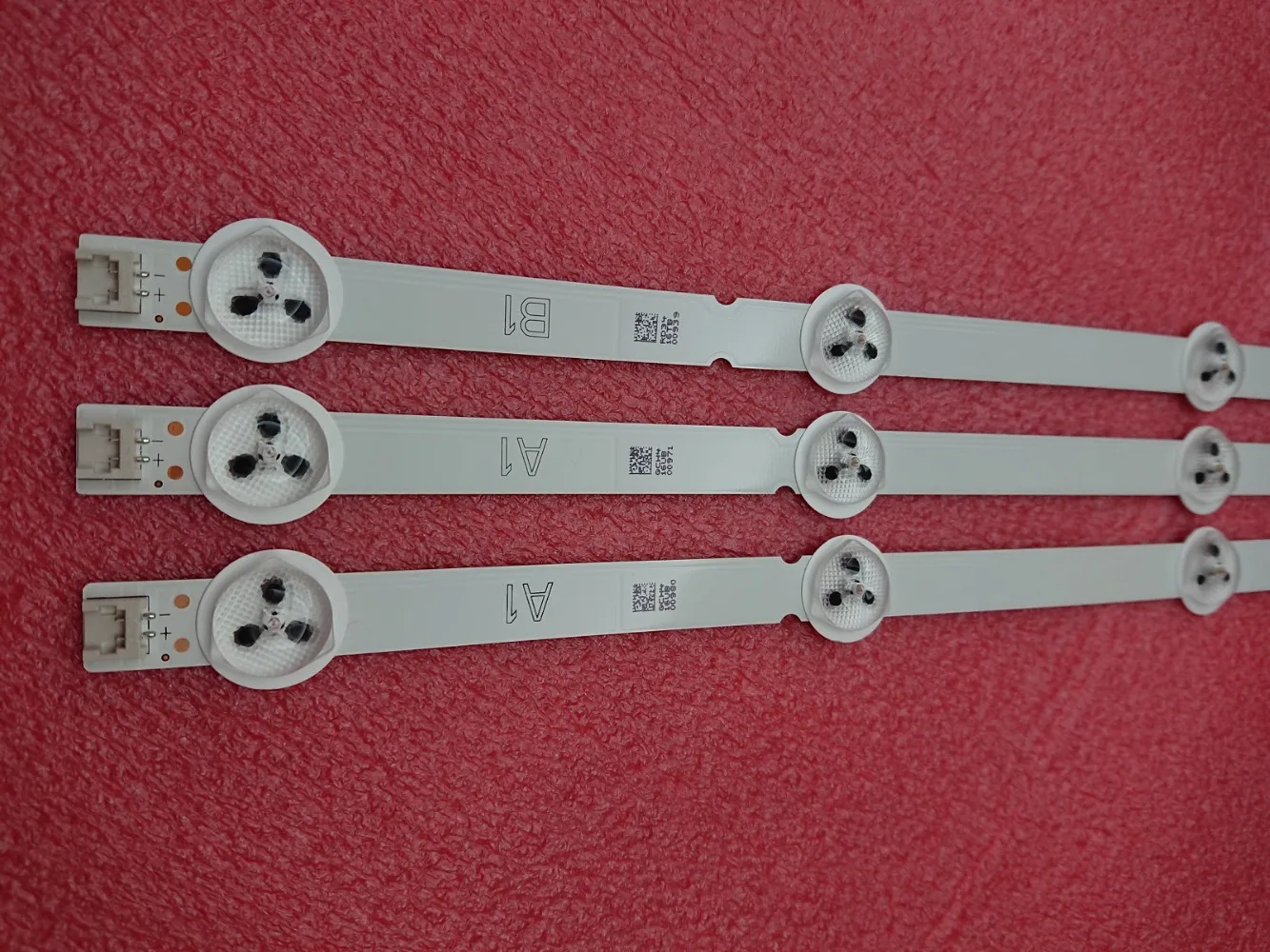 (New original)30 PCS(20*A1 10*B1)7LEDs 630mm LED backlight strip for LG 32LN540B 32LN5700 6916L-1204A 6916L-1426A 1438A
(New original)30 PCS(20*A1 10*B1)7LEDs 630mm LED backlight strip for LG 32LN540B 32LN5700 6916L-1204A 6916L-1426A 1438A