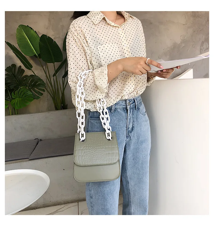 Summer Women Simple PU Chain Handbags Ladies Solid Hasp Messenger Bags Fashions Girls Hasp Cross-body Bags 19*6*20cm
Summer Women Simple PU Chain Handbags Ladies Solid Hasp Messenger Bags Fashions Girls Hasp Cross-body Bags 19*6*20cm