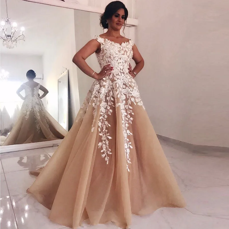 Champagne A Line Evening Dresses V Neck Lace Appliques Tulle Skirt Prom Gown Floor Length Pleat Plus Size Formal Dress 2019
Champagne A Line Evening Dresses V Neck Lace Appliques Tulle Skirt Prom Gown Floor Length Pleat Plus Size Formal Dress 2019