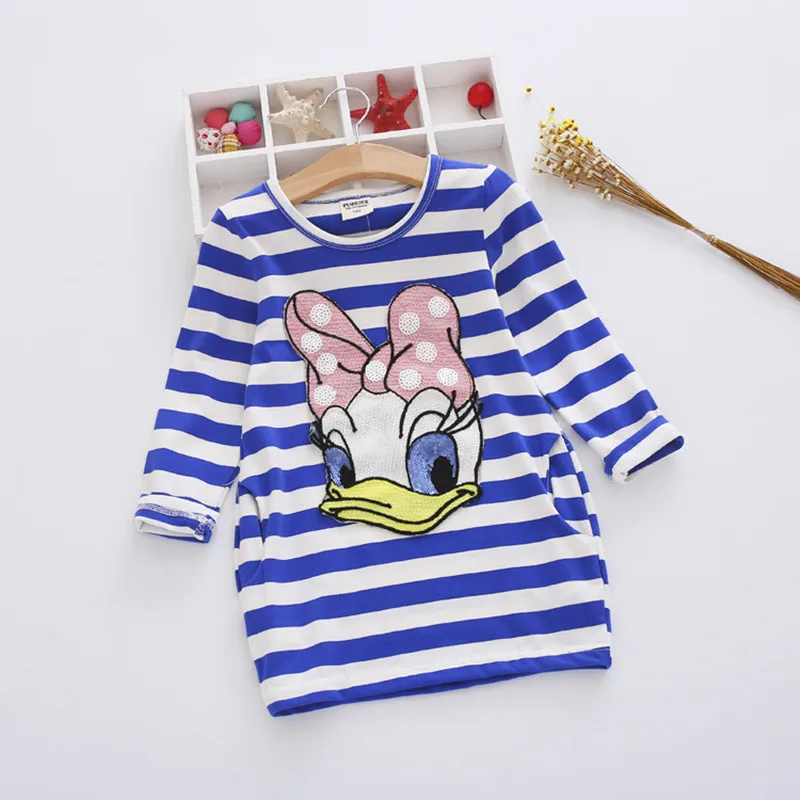 2016 Europe and America new summer and autumn cute cartoon girl wearing a striped dress Donald Duck pattern, side pockets 2-7 Y
2016 Europe and America new summer and autumn cute cartoon girl wearing a striped dress Donald Duck pattern, side pockets 2-7 Y