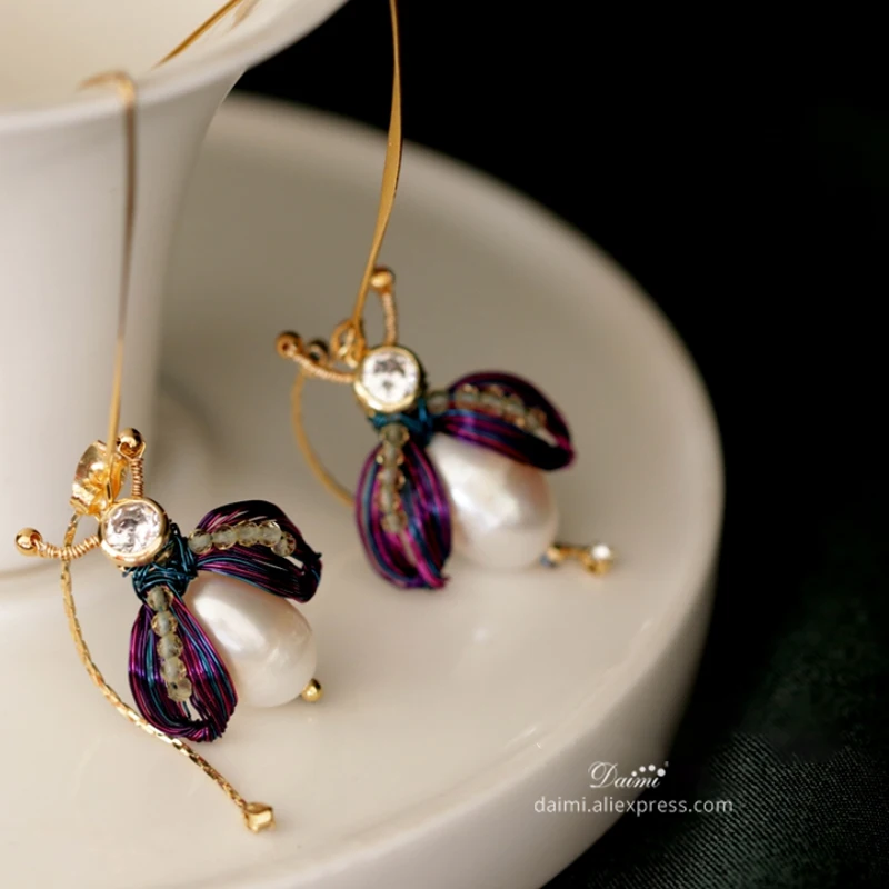 DMEFP393 Bee Dangle Earrings Handmade Jewelry Freshwater Pearl Earrings Drop Earrings Designer Jewelry for Women
DMEFP393 Bee Dangle Earrings Handmade Jewelry Freshwater Pearl Earrings Drop Earrings Designer Jewelry for Women