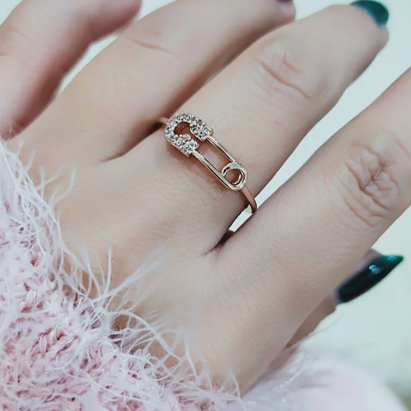 SINLEERY Unique Design Tiny Crystal Pin Shape Midi Rings Silver Gold Color Women Fashion Jewelry Accessaries JZ048 SSC
SINLEERY Unique Design Tiny Crystal Pin Shape Midi Rings Silver Gold Color Women Fashion Jewelry Accessaries JZ048 SSC