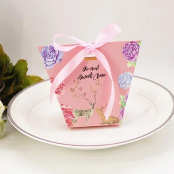 100 Pcs European Pink / Blue Wedding Favors Candy Boxes Bomboniera Party Favors Gift Box Paper Candy Gift Bags With Ribbons
100 Pcs European Pink / Blue Wedding Favors Candy Boxes Bomboniera Party Favors Gift Box Paper Candy Gift Bags With Ribbons