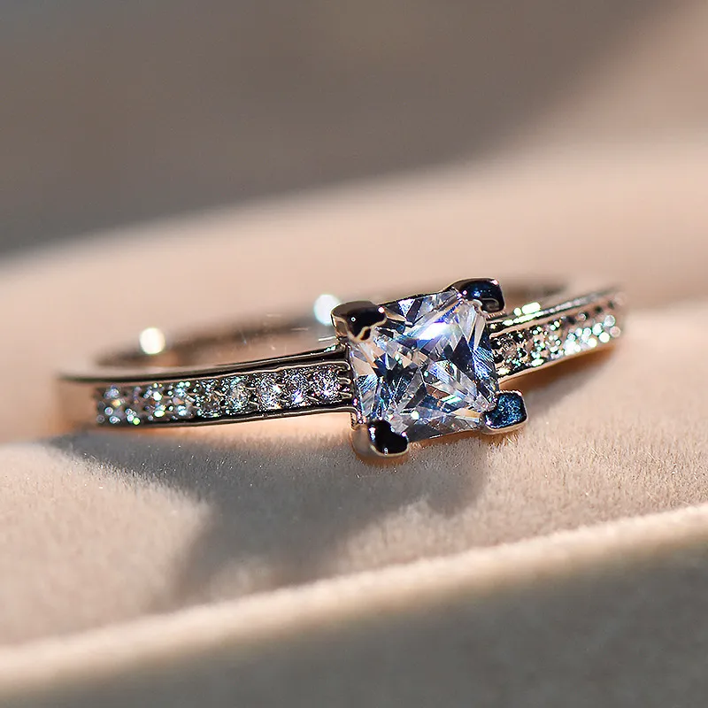 Cute Famele Simple Finger Ring Luxury 925 Silver Color Crystal Zircon Stone Ring Promise Love Engagement Rings For Women
Cute Famele Simple Finger Ring Luxury 925 Silver Color Crystal Zircon Stone Ring Promise Love Engagement Rings For Women
