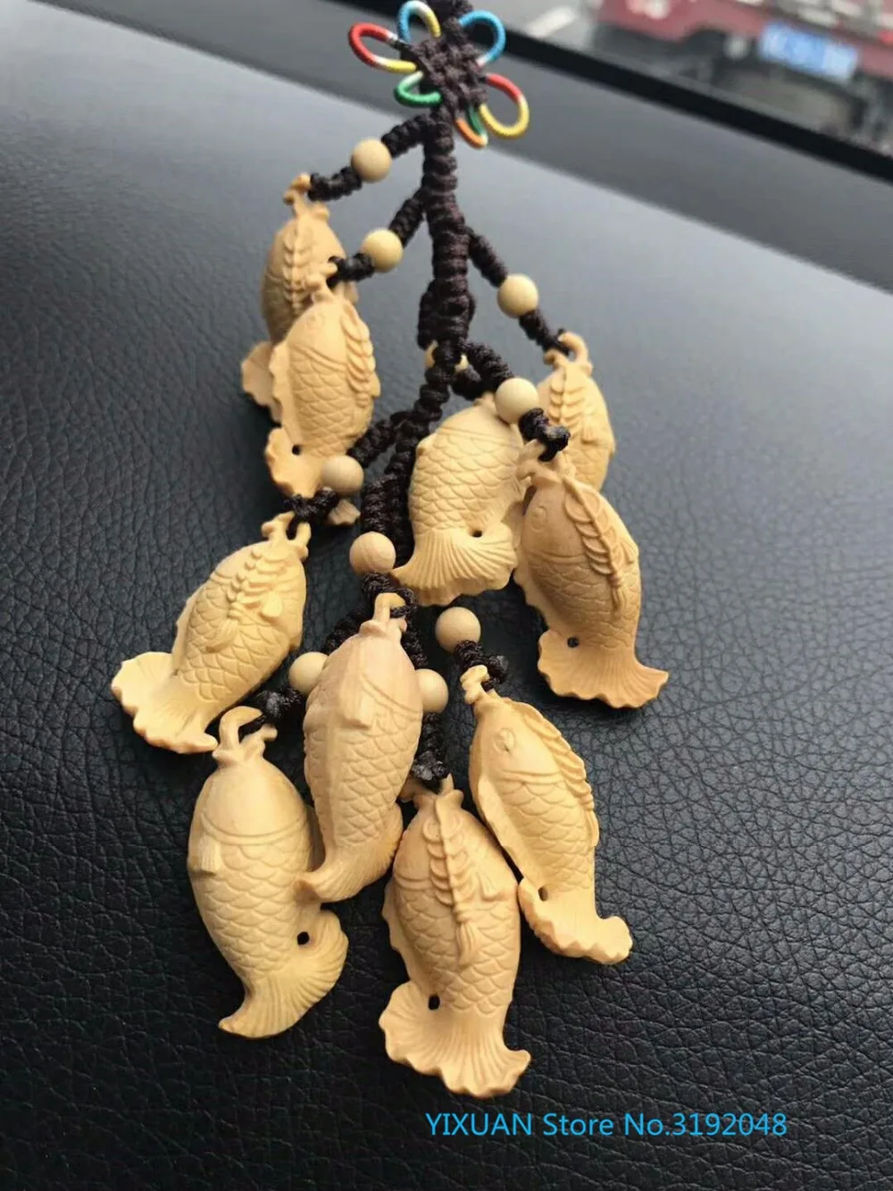 Small leaf yellow wood fine carving every year more than the car hang piece pure handwork to make the high-end atmosphere .
Small leaf yellow wood fine carving every year more than the car hang piece pure handwork to make the high-end atmosphere .