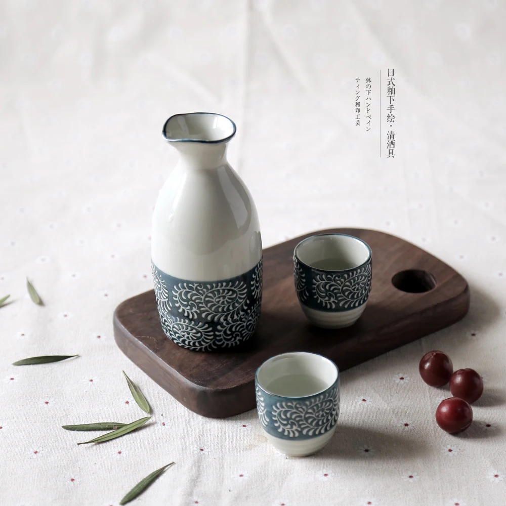 hot 3 Pieces One Set Creative Japanese Sake Cup Sets Blue and White Relief Hand-Painted Wine Set With Gift Box Packaging
hot 3 Pieces One Set Creative Japanese Sake Cup Sets Blue and White Relief Hand-Painted Wine Set With Gift Box Packaging