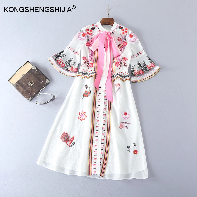 Casual Dresses 2017 Summer Fashion Half Flare Sleeve Bright Floral Embroidery Bow Collar Cute A-Line Elegant High Quality Dress
Casual Dresses 2017 Summer Fashion Half Flare Sleeve Bright Floral Embroidery Bow Collar Cute A-Line Elegant High Quality Dress