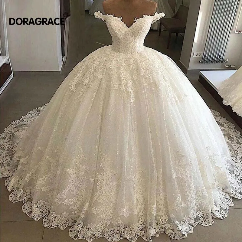 Doragrace vestido de noiva Real Photo Applique Lace V-Neck Off-Shoulder Princess Wedding Gowns Ball Gown Wedding Dresses
Doragrace vestido de noiva Real Photo Applique Lace V-Neck Off-Shoulder Princess Wedding Gowns Ball Gown Wedding Dresses