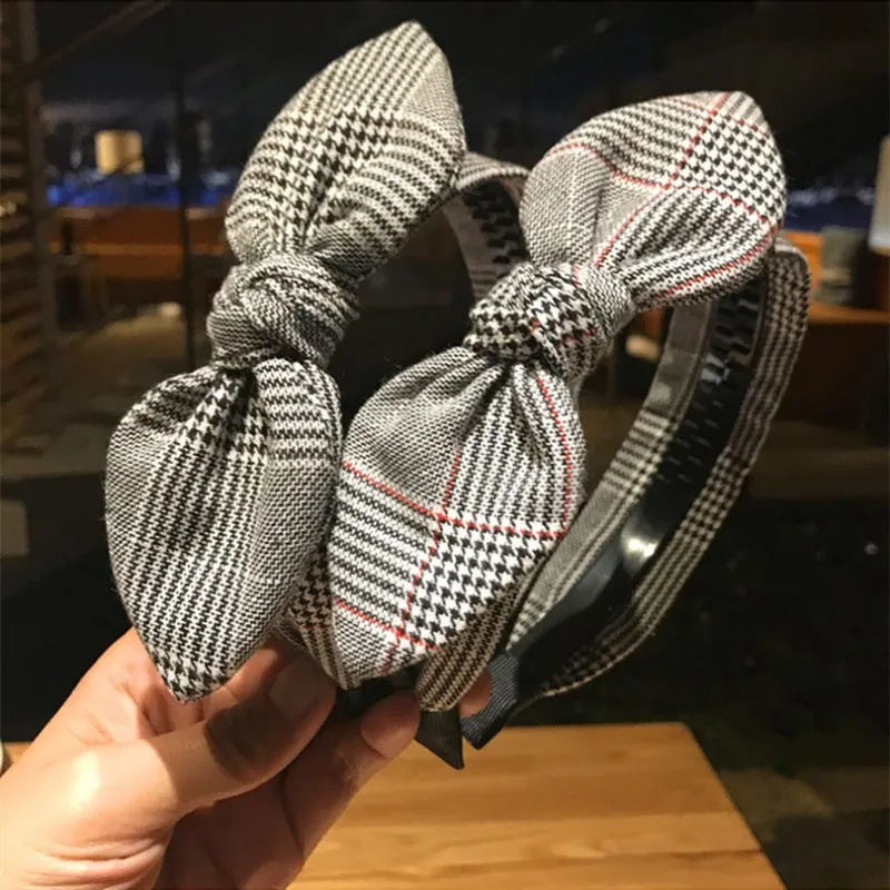 New hair accessories women's plaid houndstooth rabbit ears headband bow anti-skid wide-brimmed headband Wild hair band Headwear
New hair accessories women's plaid houndstooth rabbit ears headband bow anti-skid wide-brimmed headband Wild hair band Headwear