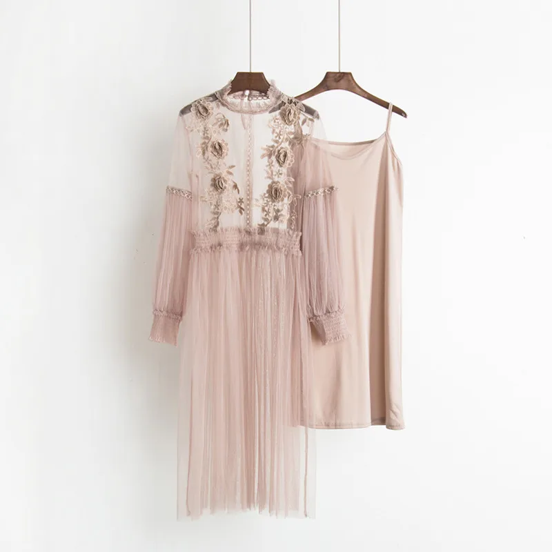 2019 New Spring Summer Empire Temperament Retro Stand Collar Lantern Sleeves Waist Mesh Long Lace Fairy Dress Two-Piece A207
2019 New Spring Summer Empire Temperament Retro Stand Collar Lantern Sleeves Waist Mesh Long Lace Fairy Dress Two-Piece A207