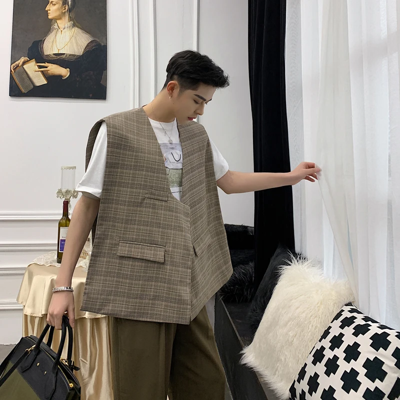 Male Casual Sleeveless Jacket Outerwear Waistcoat Men Fashion Vintage Plaid Asymmetric Design Suit Vest Stage Costumes
Male Casual Sleeveless Jacket Outerwear Waistcoat Men Fashion Vintage Plaid Asymmetric Design Suit Vest Stage Costumes