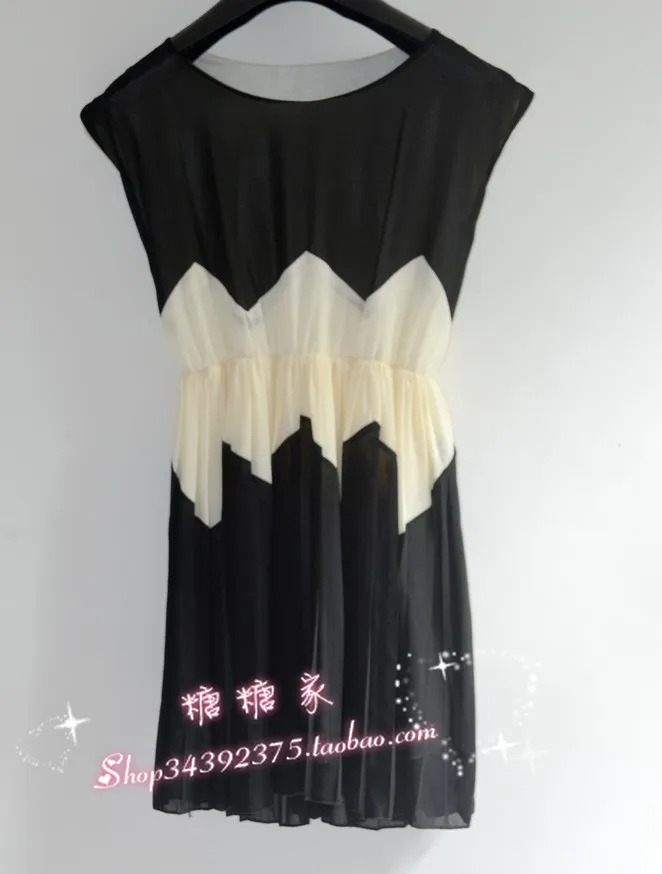 New Summer women geometric wave Black and white contrasting colors color stitching Chiffon Simple styles Dress
New Summer women geometric wave Black and white contrasting colors color stitching Chiffon Simple styles Dress