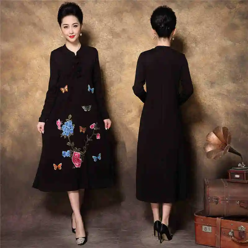 China style Elegant Mother knitted long dress retro Embroidery Rhinestone middle age female party dress Plus size vestidos XXXXL
China style Elegant Mother knitted long dress retro Embroidery Rhinestone middle age female party dress Plus size vestidos XXXXL