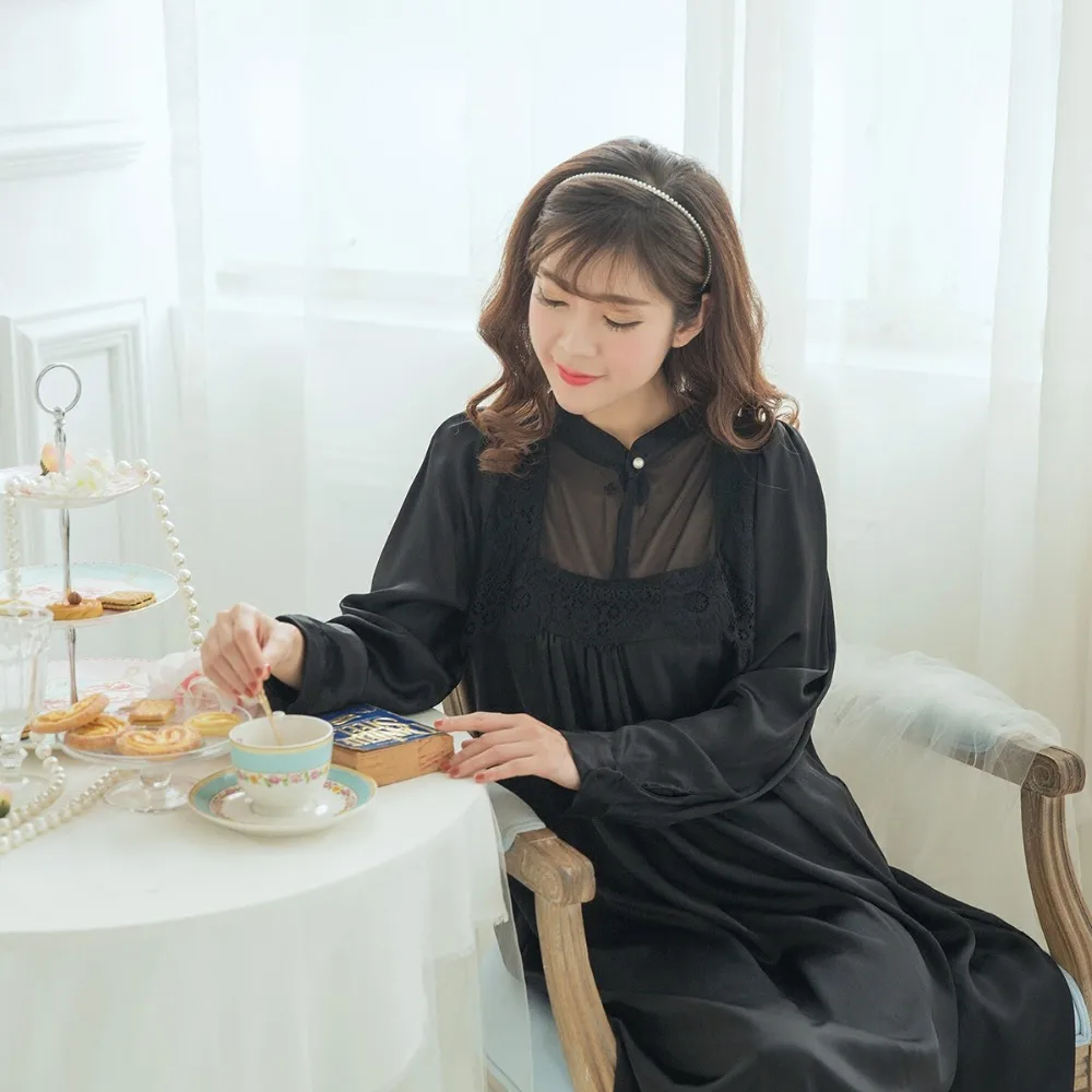 Free Shipping 2017 New Autumn Women's Long Vintage Pijamas 100% Silk Nightshirt White and Black Princess Nightgown
Free Shipping 2017 New Autumn Women's Long Vintage Pijamas 100% Silk Nightshirt White and Black Princess Nightgown