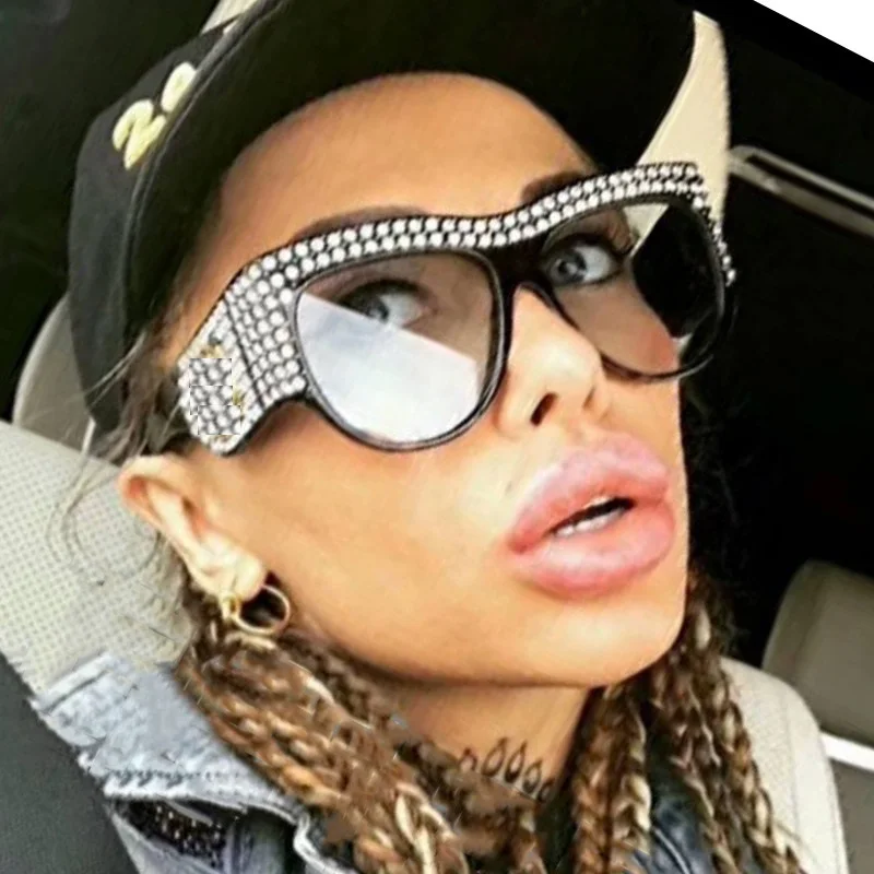 2018 Luxury Rhinestone Sunglasses Women Italy Brand Designer Crystal Sun glasses Ladies Fashion Oversized Shades Female Eyewear
2018 Luxury Rhinestone Sunglasses Women Italy Brand Designer Crystal Sun glasses Ladies Fashion Oversized Shades Female Eyewear