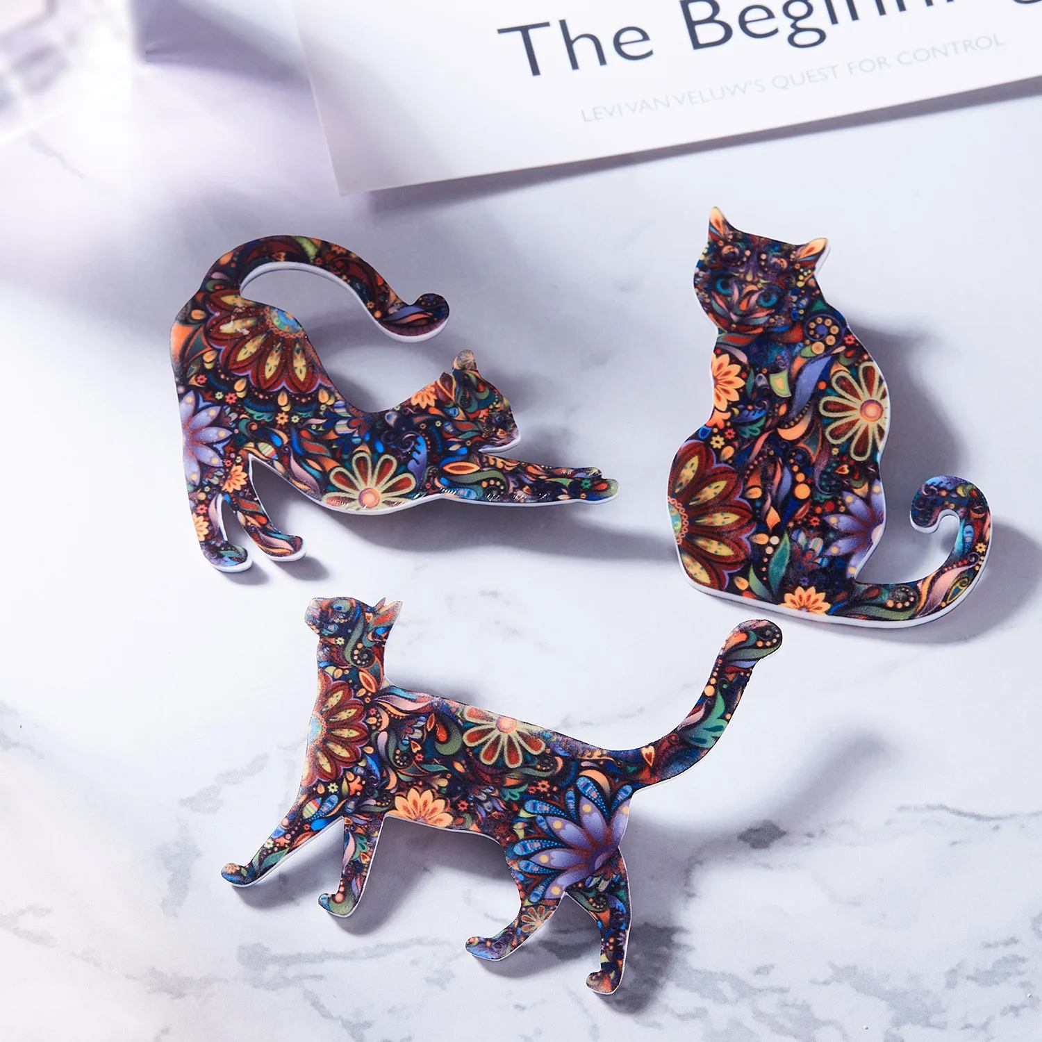 New European and American Animal Brooch Pin Fashion Vintage Acrylic Cat Brooch Heat Transfer Printing Brooch Jewelry Luxury
New European and American Animal Brooch Pin Fashion Vintage Acrylic Cat Brooch Heat Transfer Printing Brooch Jewelry Luxury