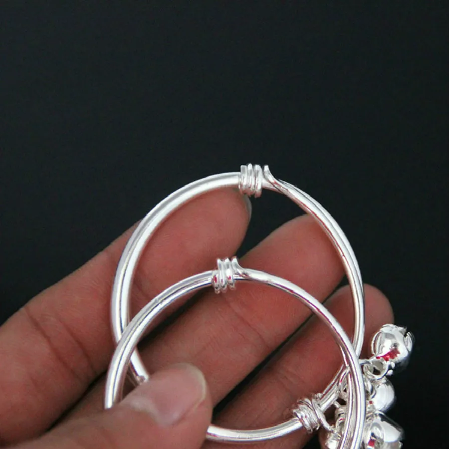 2019 New Alloy Silver Bells Charm Bracelets Women Fashion Party Jewelry Gift Wholesale Price Free Shipping
2019 New Alloy Silver Bells Charm Bracelets Women Fashion Party Jewelry Gift Wholesale Price Free Shipping