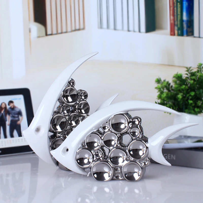 2PCS/set white silver ceramic lovers fish home decor crafts Kiss fish room decor ornament porcelain figurines wedding decor 
2PCS/set white silver ceramic lovers fish home decor crafts Kiss fish room decor ornament porcelain figurines wedding decor