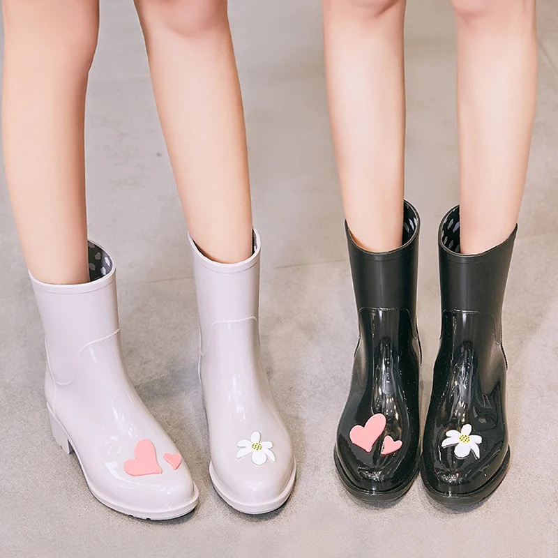 2018 Female Rubber Rain Boots Women Pvc Flowers Waterproof High Heel 3.5CM Water Shoes Princess Short Ankle Rainboots Graffiti
2018 Female Rubber Rain Boots Women Pvc Flowers Waterproof High Heel 3.5CM Water Shoes Princess Short Ankle Rainboots Graffiti