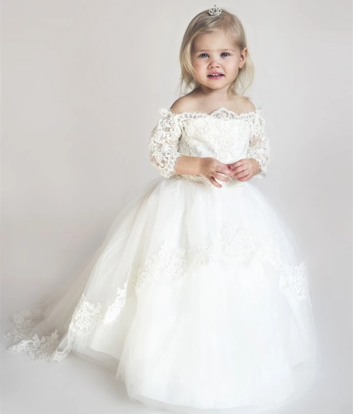 Vintage Off the shoulder lace ball gown baby girl christening dress puffy tulle baptism gown with train kid first communion gown
Vintage Off the shoulder lace ball gown baby girl christening dress puffy tulle baptism gown with train kid first communion gown