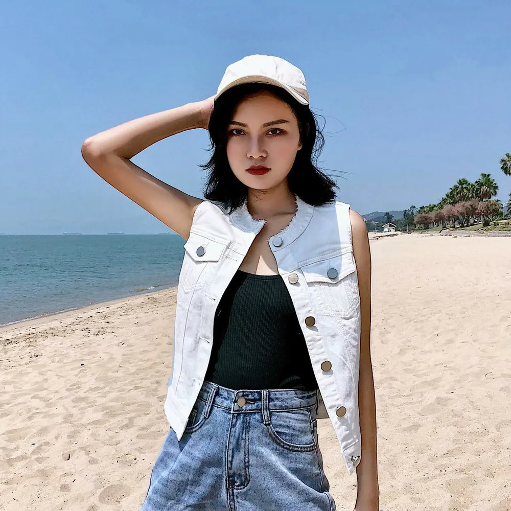 Women Vest Autumn Spring Fashion Top Casual white Jeans Vest Denim Female Coat Sleeveless Jeans Jacket Waistcoat
Women Vest Autumn Spring Fashion Top Casual white Jeans Vest Denim Female Coat Sleeveless Jeans Jacket Waistcoat