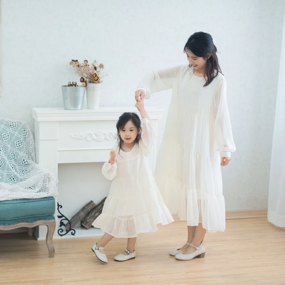 mother and daughter clothes dress family look 2019 spring long sleeve chiffon dresses white moeder dochter kleding
mother and daughter clothes dress family look 2019 spring long sleeve chiffon dresses white moeder dochter kleding