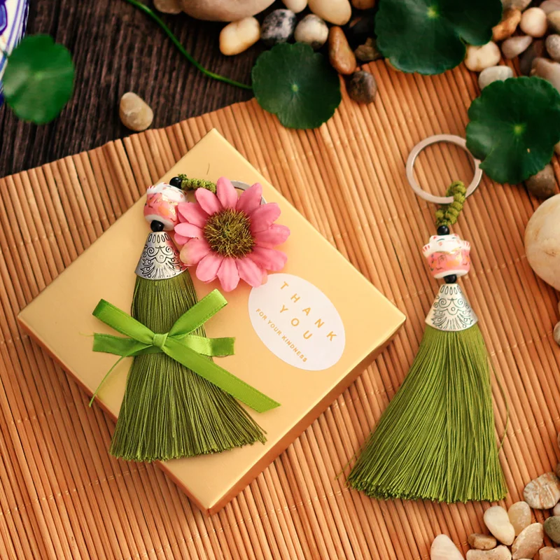Six is optional Special holiday gifts Fringed key chain Ice silk tassel High quality stainless steel gift packaging key ring
Six is optional Special holiday gifts Fringed key chain Ice silk tassel High quality stainless steel gift packaging key ring