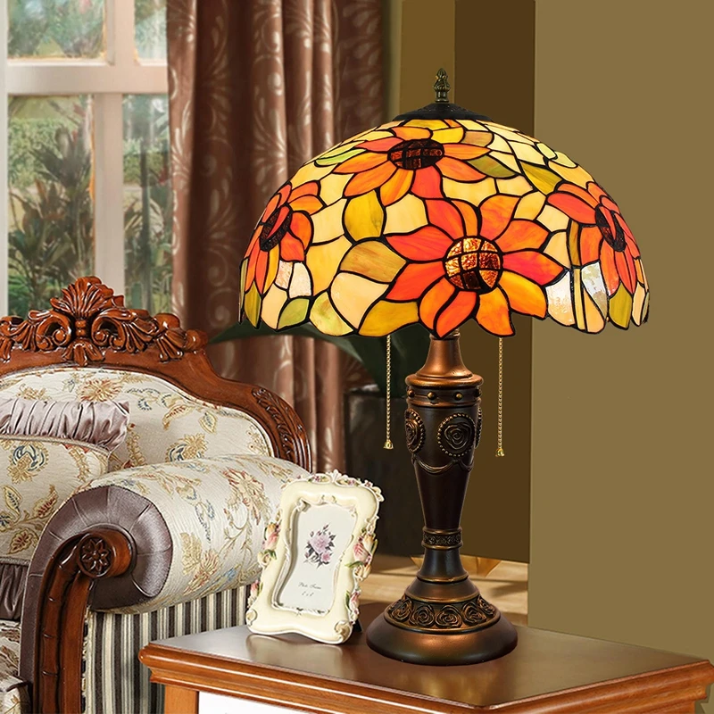 40CM creative color glass living room dining room table headlamp American sunflower desk lamps 110-260V e27 Resin base rose base
40CM creative color glass living room dining room table headlamp American sunflower desk lamps 110-260V e27 Resin base rose base