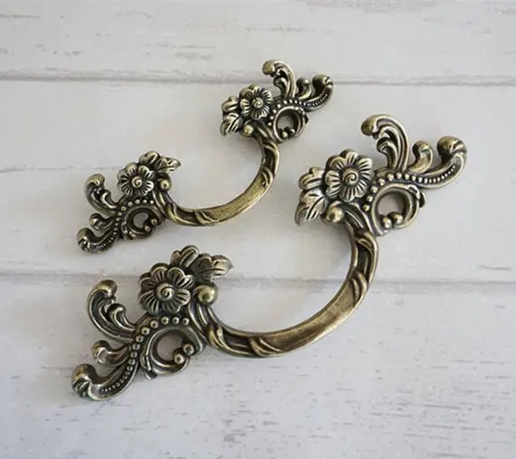 1.77'' 2.5'' Antique Bronze Drawer Pulls Handles Knob Dresser Pulls Vintage Kitchen Cabinet Door Pull Handle Furniture Hardware
1.77'' 2.5'' Antique Bronze Drawer Pulls Handles Knob Dresser Pulls Vintage Kitchen Cabinet Door Pull Handle Furniture Hardware