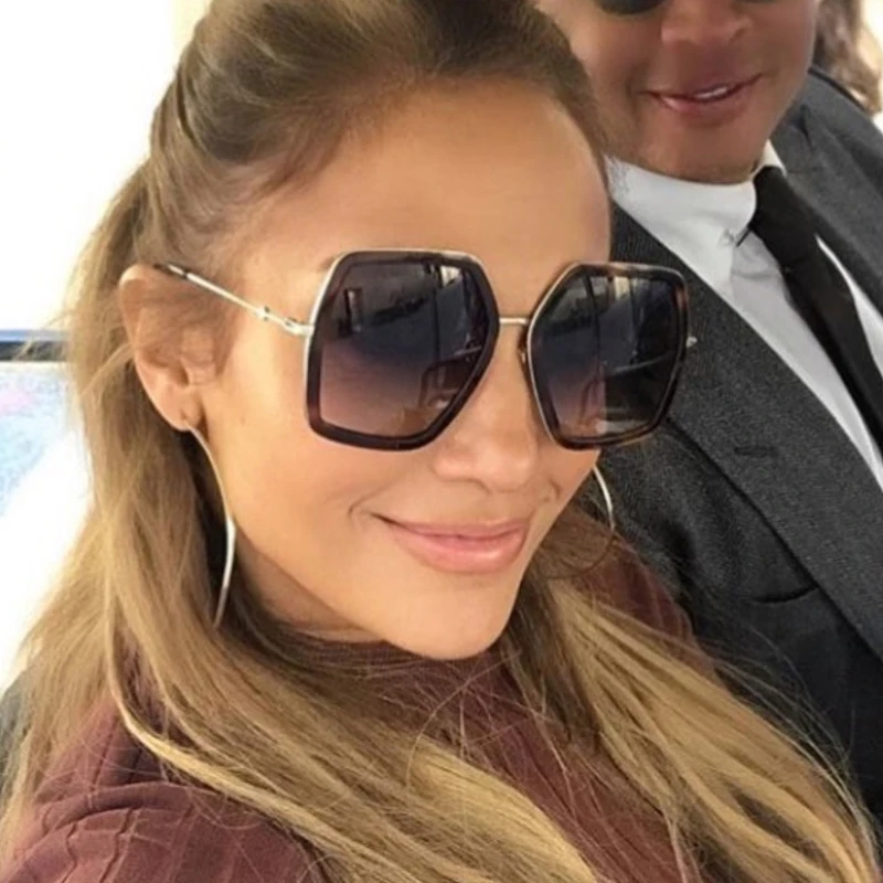 Winla Fashion Design Women Sunglasses Gradient Lens Classic Square Shades Alloy Legs Oversize Frame Luxury Gafas UV400 WL1150
Winla Fashion Design Women Sunglasses Gradient Lens Classic Square Shades Alloy Legs Oversize Frame Luxury Gafas UV400 WL1150