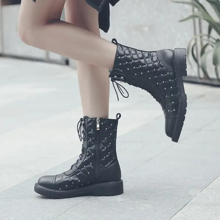 Runway Black White Plaid Leather Martin Boots Women Round Toe Middle Rubber Heel Womens Shoes Cross Tied Side Zipper Botas Mujer
Runway Black White Plaid Leather Martin Boots Women Round Toe Middle Rubber Heel Womens Shoes Cross Tied Side Zipper Botas Mujer