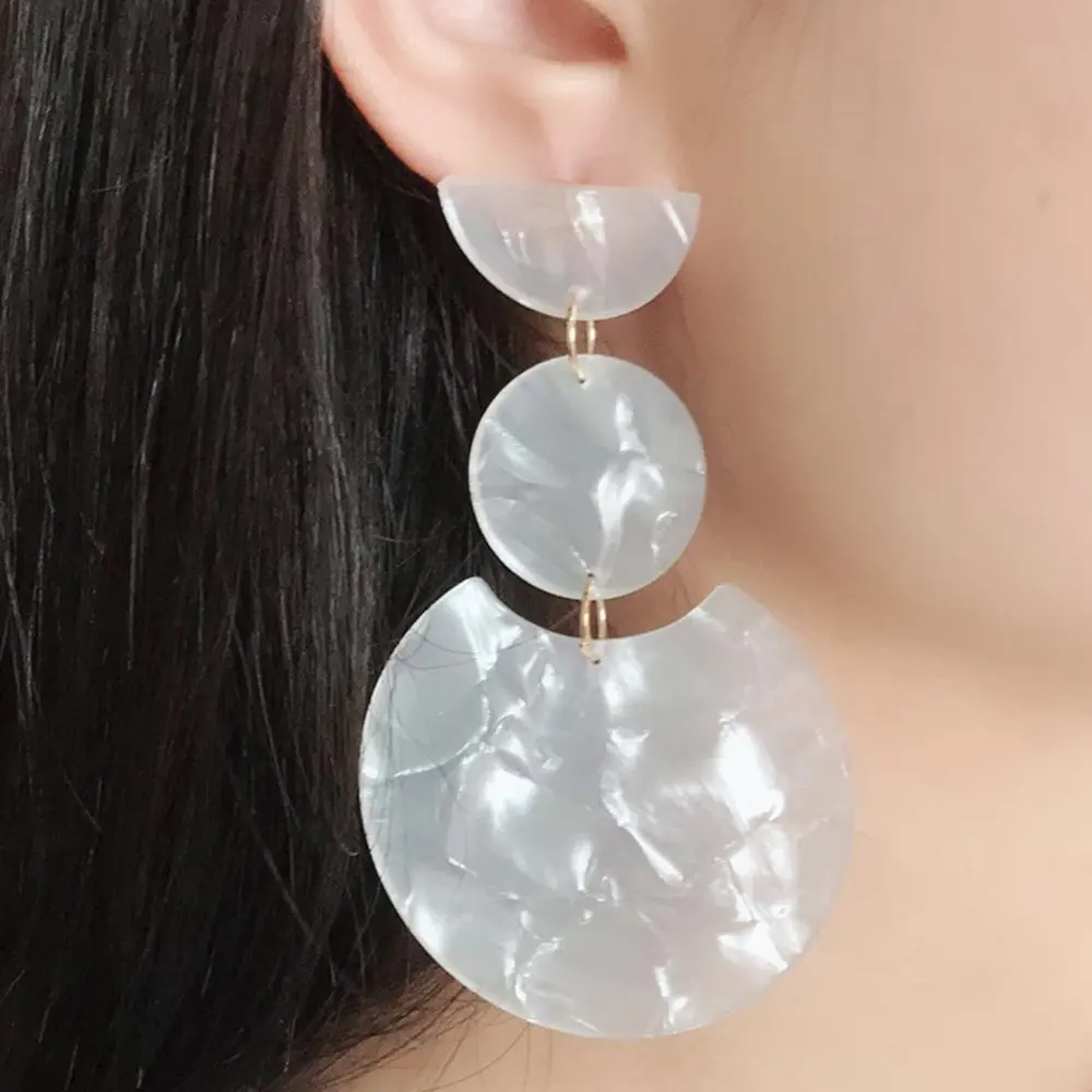 Elegant resin White Color Statement Earrings For Women Charm Trendy Glossy Statement Drop Dangle Earrings for Women Jewelry
Elegant resin White Color Statement Earrings For Women Charm Trendy Glossy Statement Drop Dangle Earrings for Women Jewelry